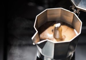 I 5 errori fatali che rovinano il tuo caffè con la Moka (e come evitarli)